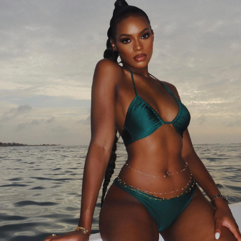 Waist beads with athleisure: body positive jewelry look